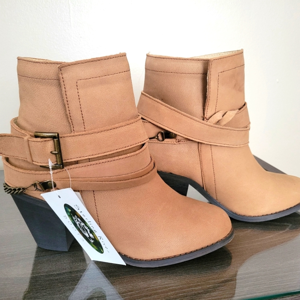 NWT Sterling River Boots